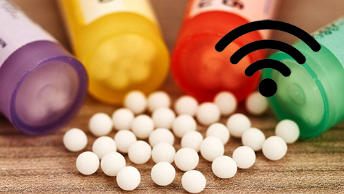 Imagen de unas pastillas de homeopatía y de la señal de wifi