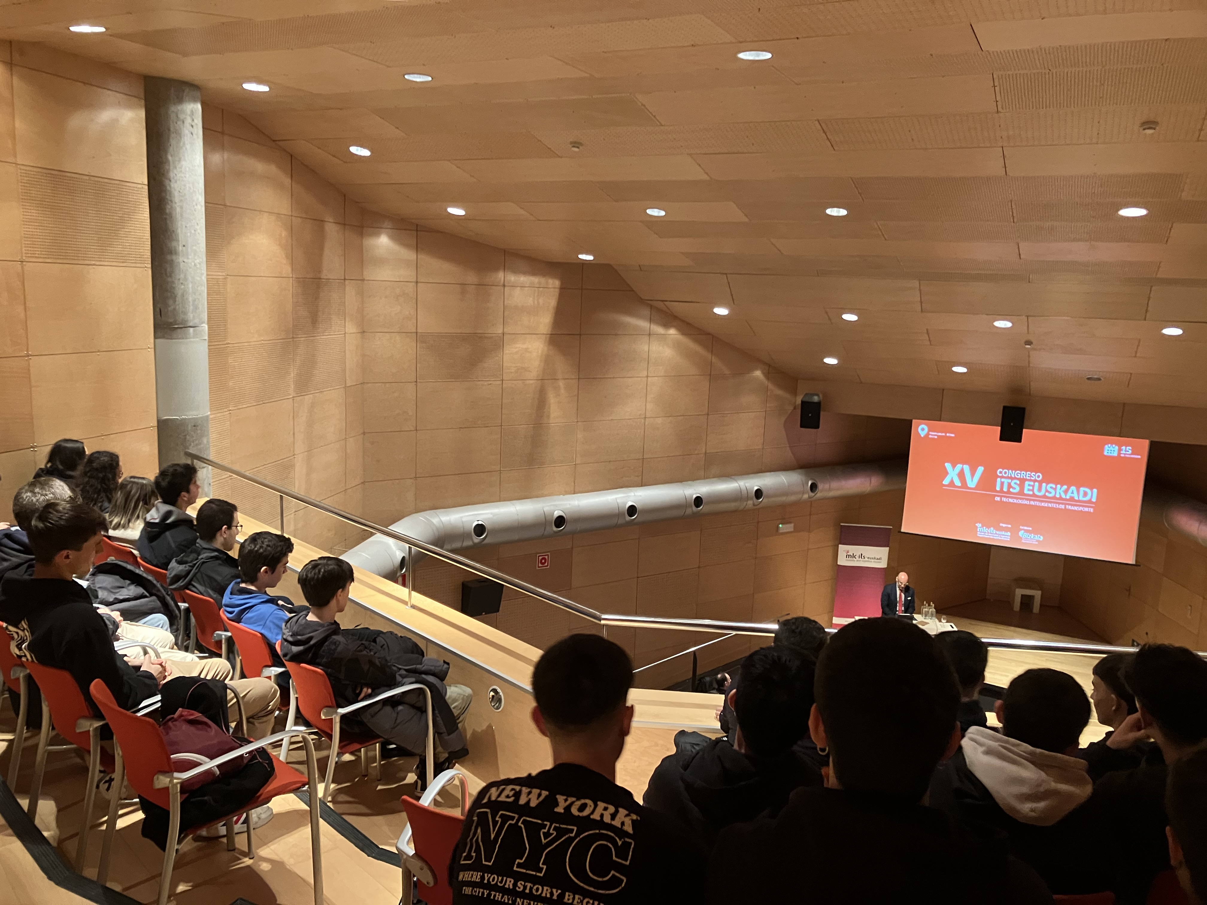 Alumnos en una de las ponencias del Congreso ITS Euskadi