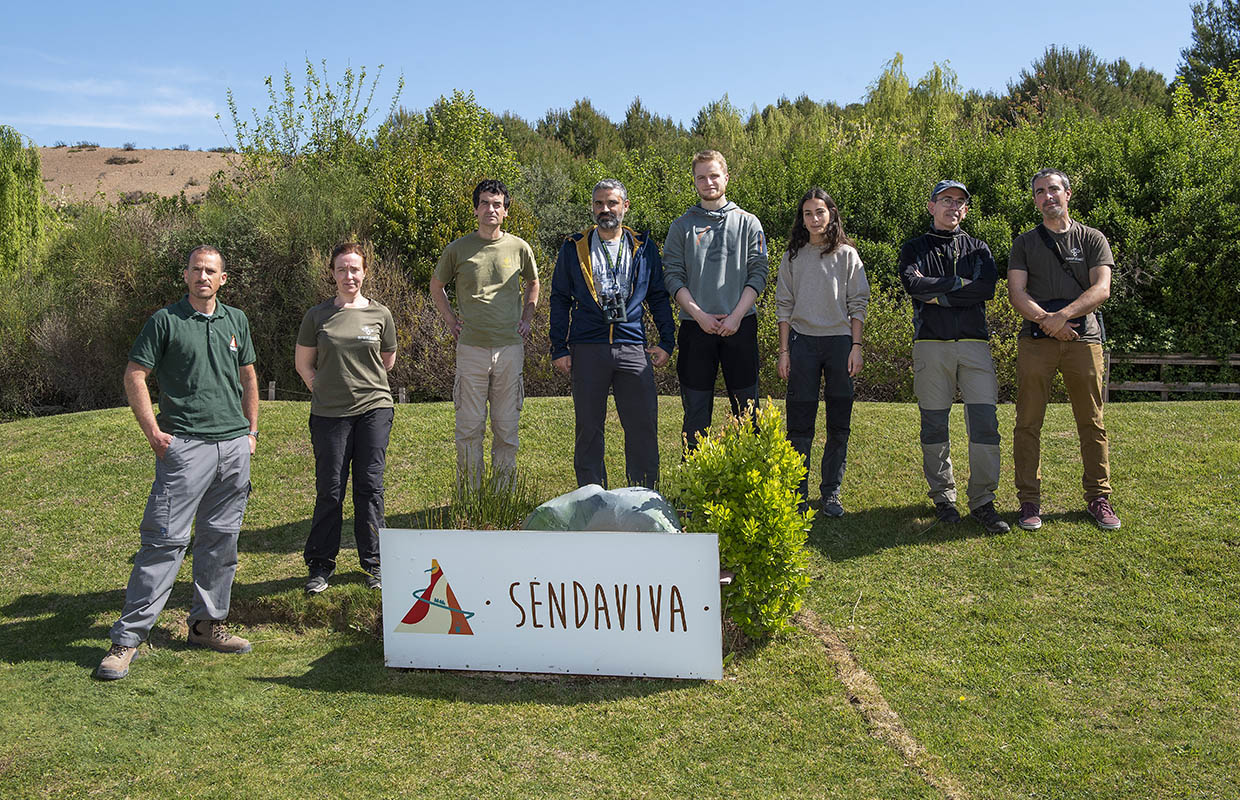 De izquierda a derecha, Efrén Fernández (Sendaviva); Beatriz Díaz y Alberto de Castro (Sociedad de Ciencias Aranzadi); Jabi Zabala, Raúl Barbarin y Nerea Fernández (Universidad del País Vasco); David Galicia (Universidad de Navarra); y Xabier Esparza (Sociedad de Ciencias Aranzadi).